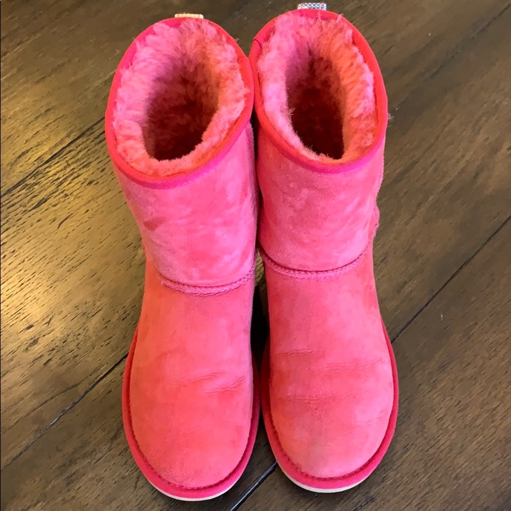 UGG Pink Short Classic Size 8